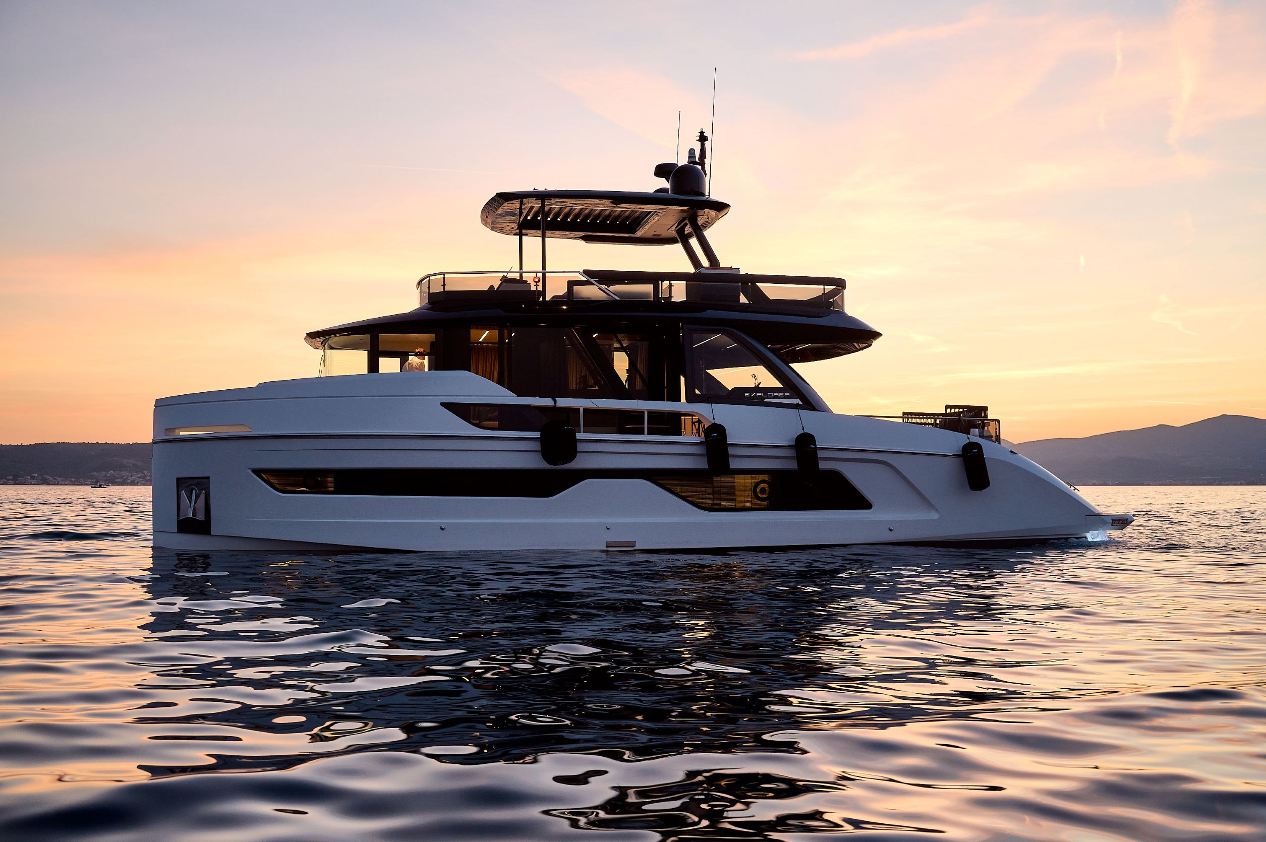 Blue Moon – Explorer 62