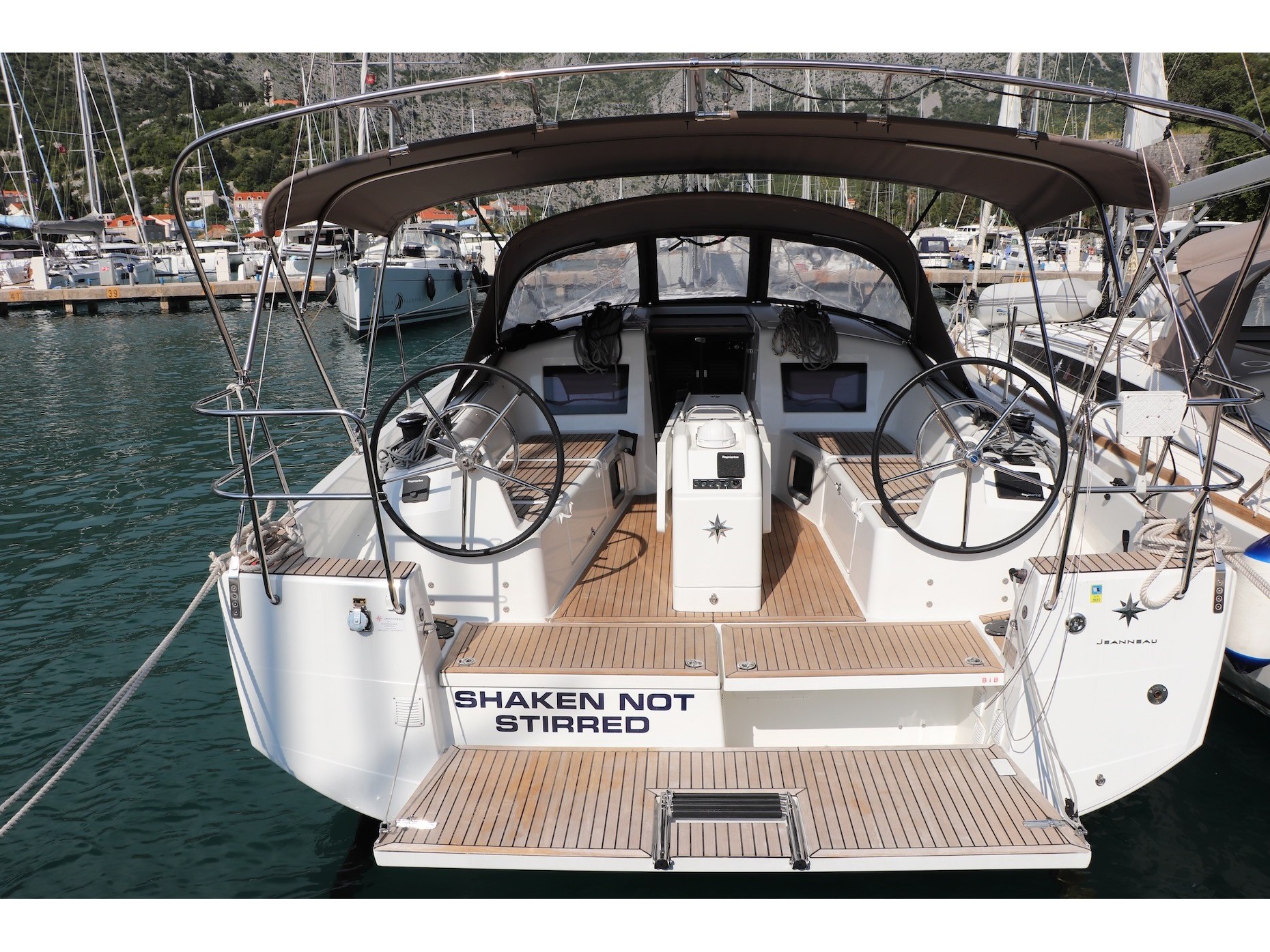 Shaken Not Stirred – Sun Odyssey 410