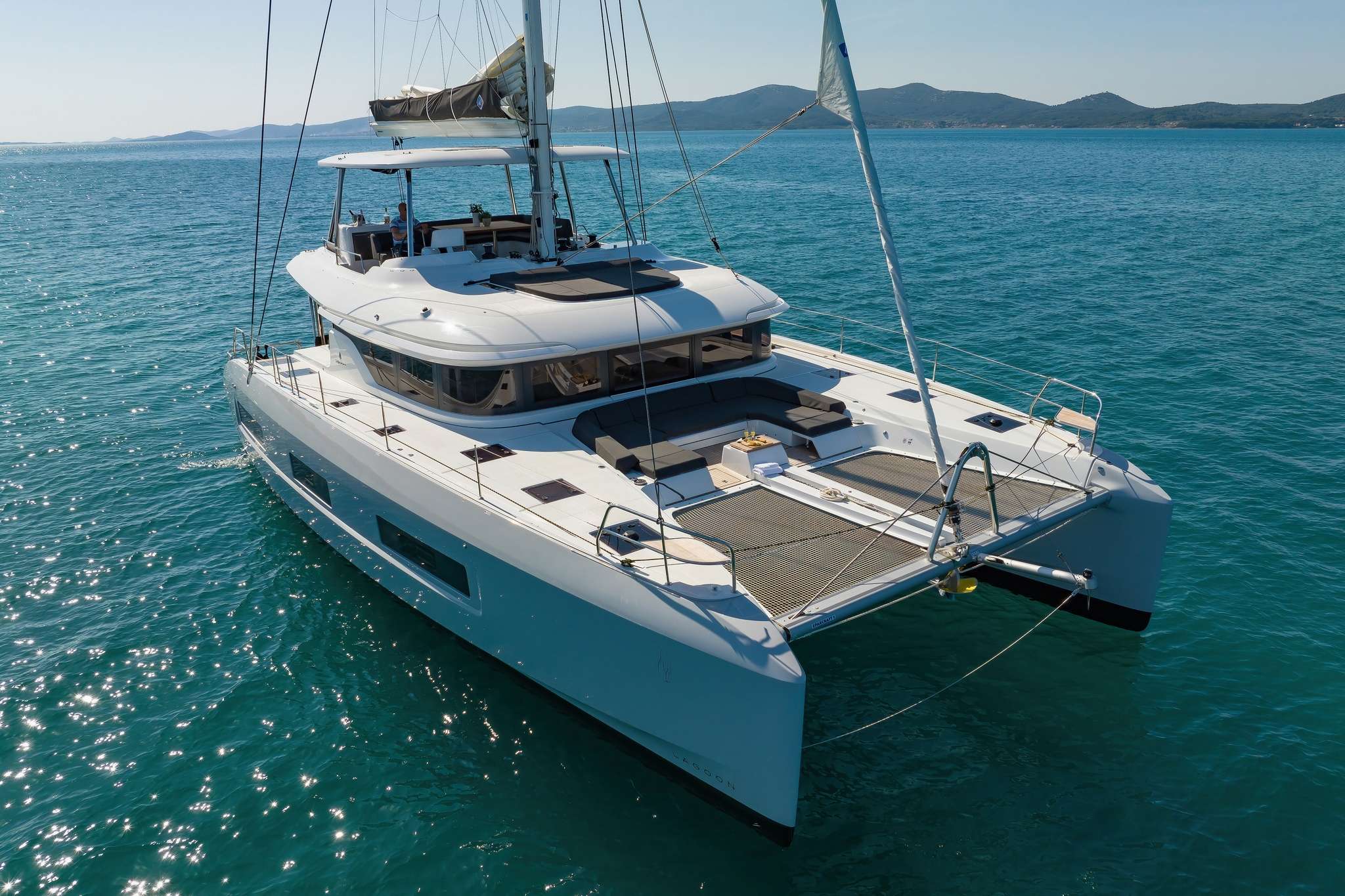 CHAMPAGNE PLEASE – Lagoon 55