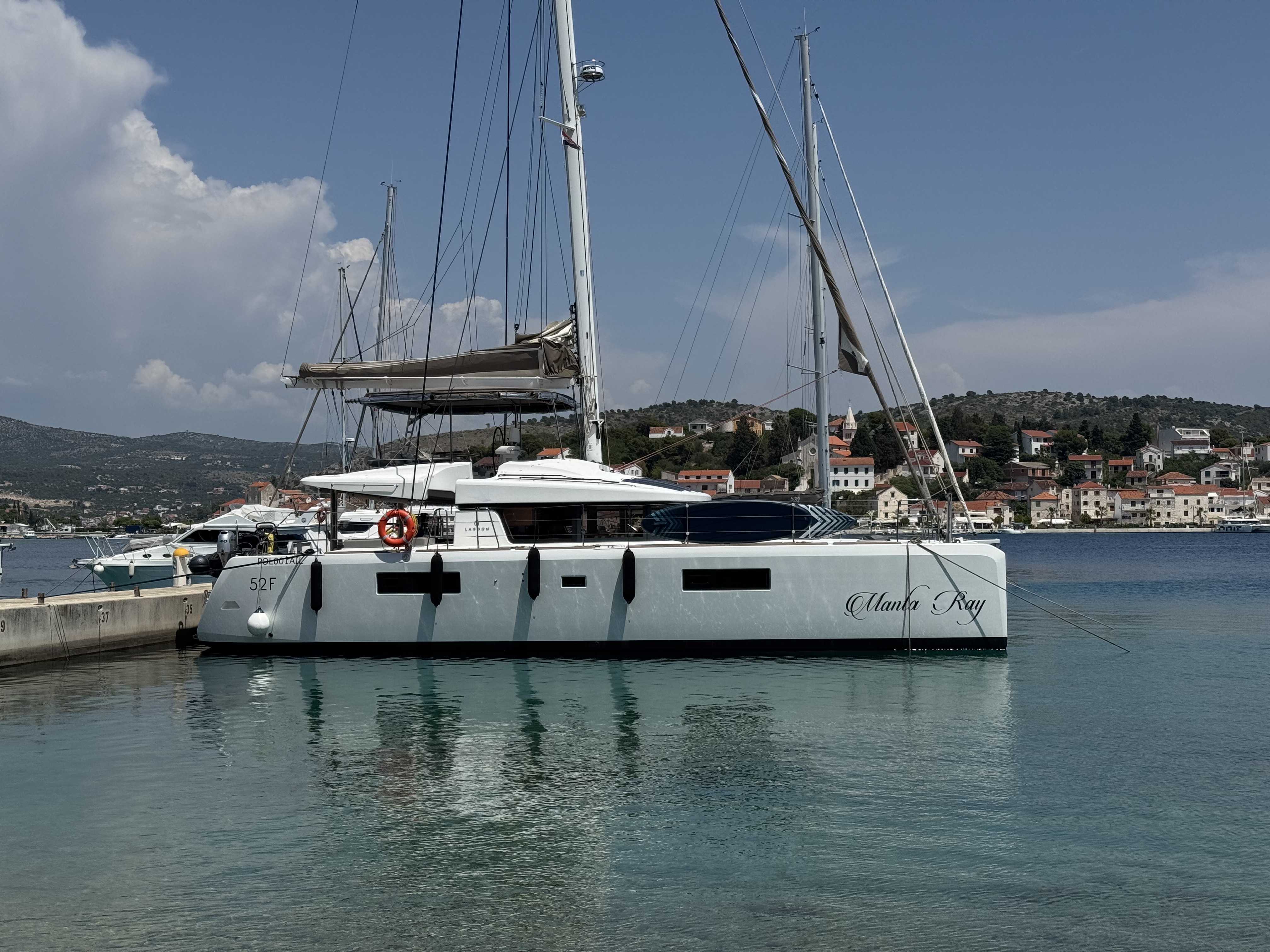 Manta Ray – Lagoon 52F