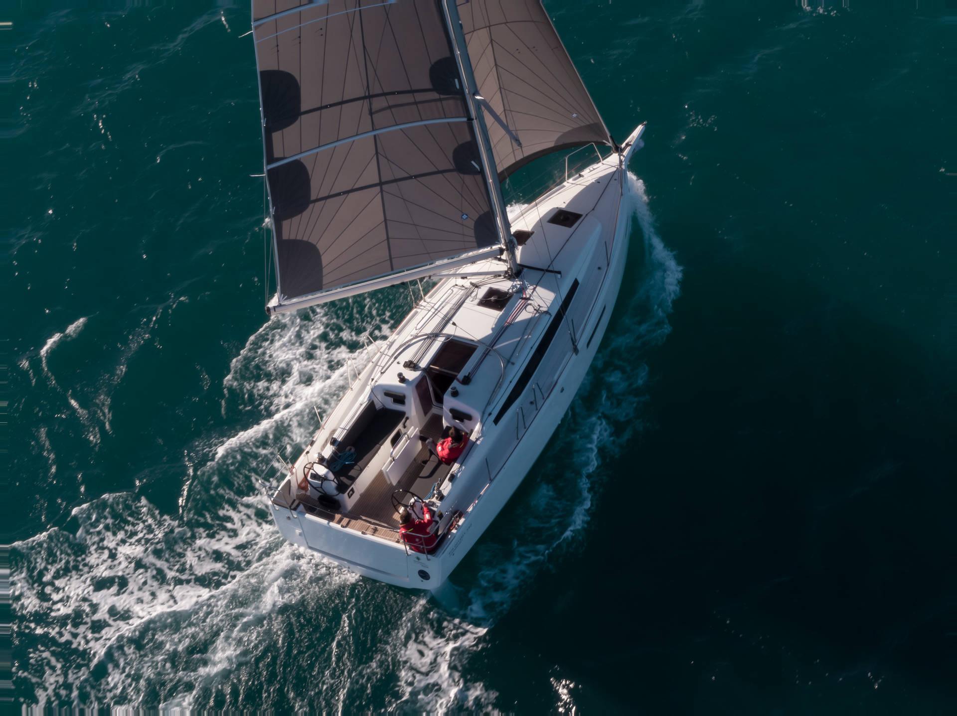 Moon Kiss – Sun Odyssey 380