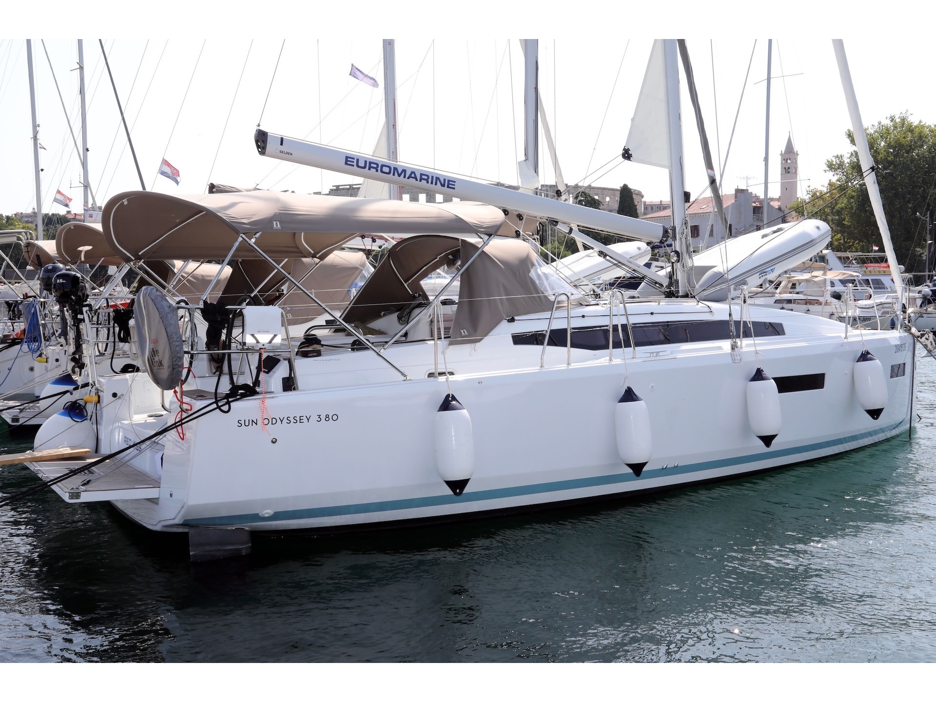 Red Kiss – Sun Odyssey 380