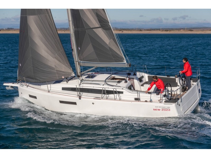 Bura Kiss – Sun Odyssey 380
