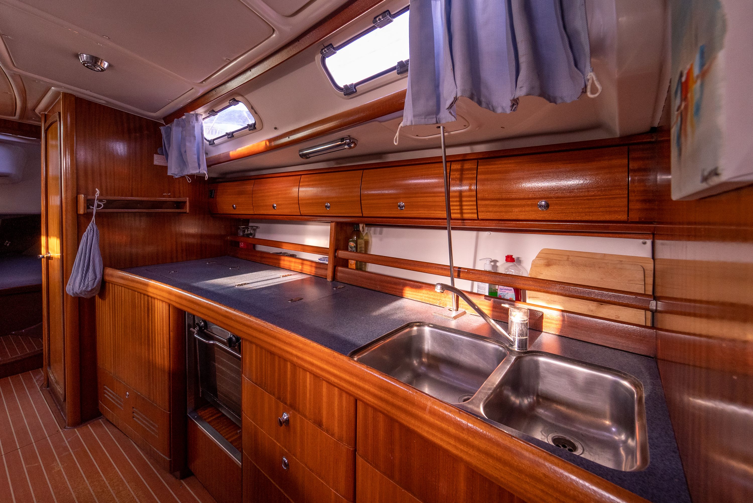 Danai (with Bowthruster ,Solar Panels, New Sails)