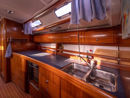 Danai (with Bowthruster ,Solar Panels, New Sails)