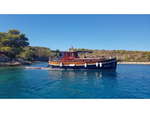 Motor sailer