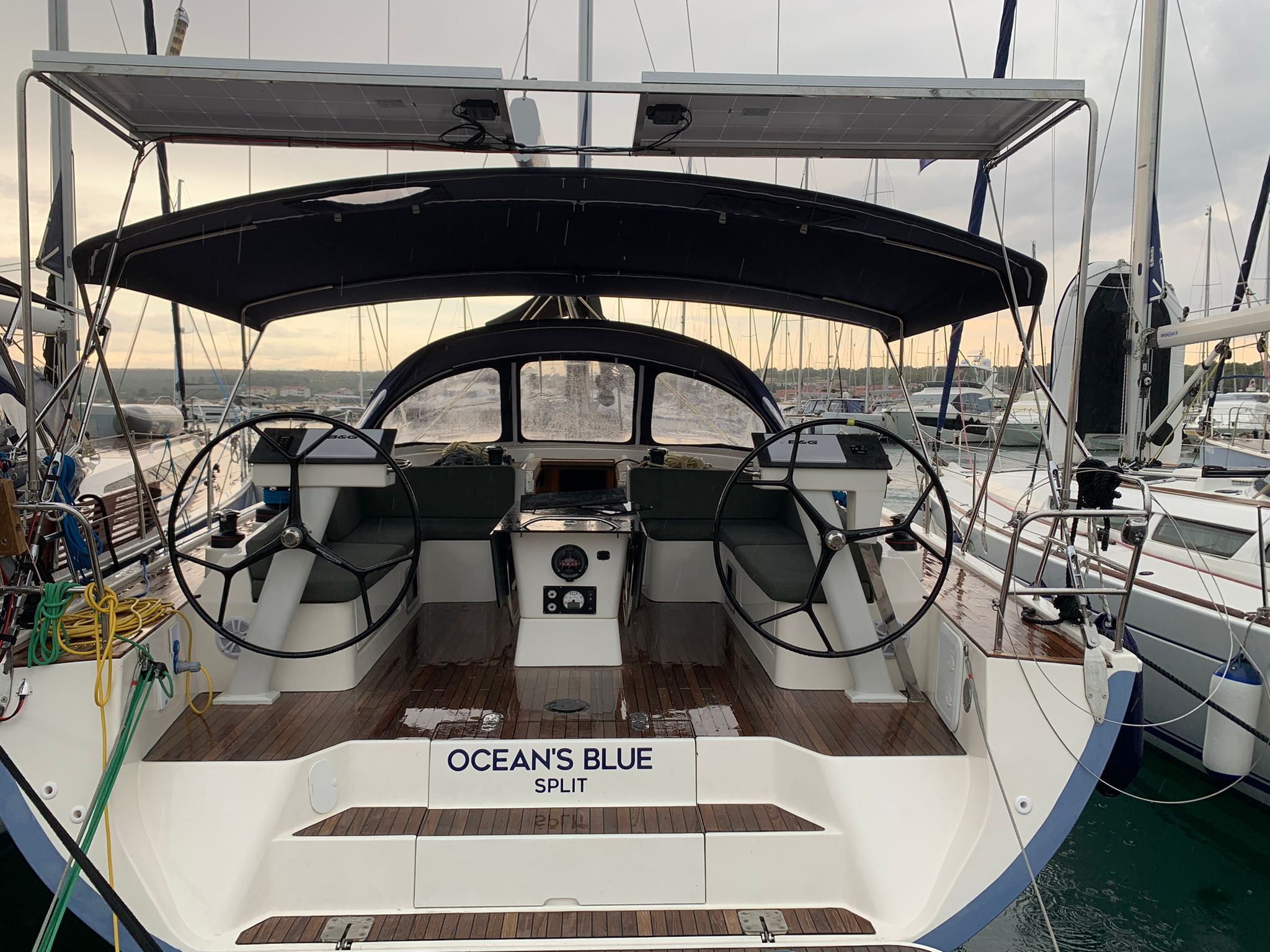OCEAN'S BLUE 